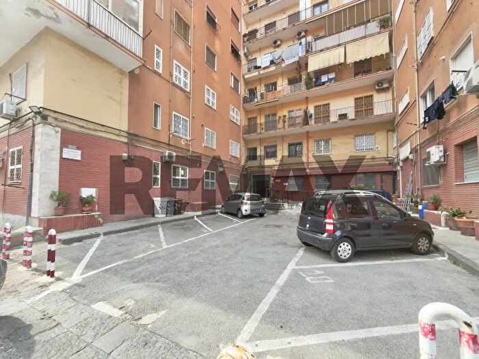 Appartamento trilocale in affitto in Via Vincenzo Scala, Napoli
