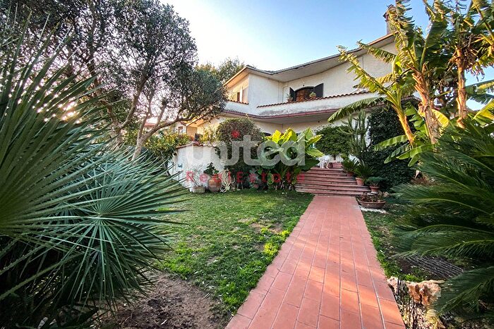 Casa con 6 locali in vendita in Via Nicola De Giosa, Roma