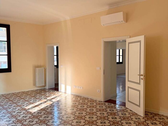 Appartamento con 6 locali in affitto in Giardino di Piazza Minghetti, Centro Storico, Bologna