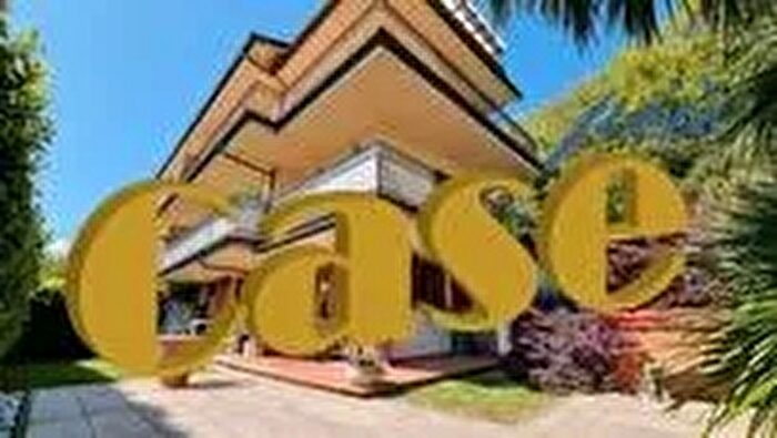 Casa con 9 locali in vendita in Massarosa