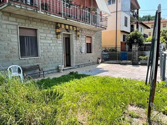 Casa con 5 locali in vendita in San Benedetto Val Di Sambro