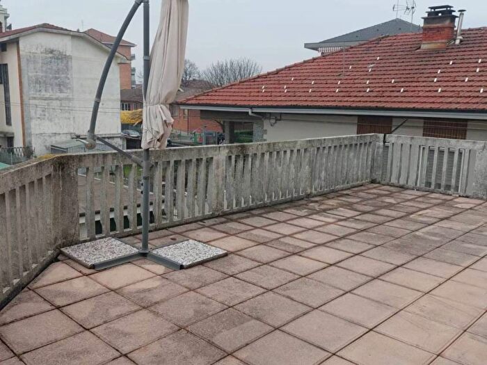 Appartamento trilocale in affitto in Via Cesare Battisti, Volpiano