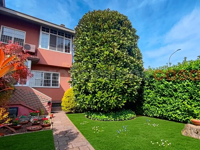 Casa quadrilocale in vendita in Via Pietro Nenni, Locate Di Triulzi