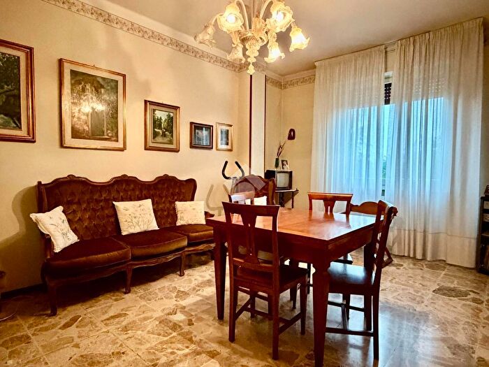 Appartamento quadrilocale in vendita in Via Milano, Brescia