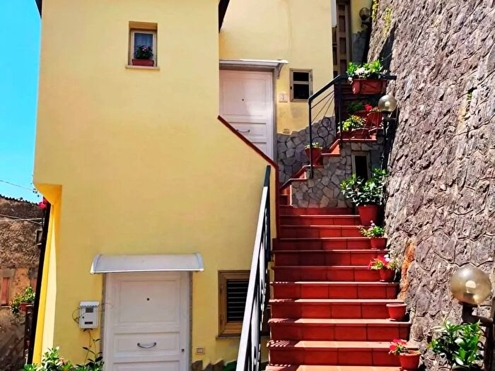 Casa con 6 locali in vendita in Via Cesare Battisti, Sangineto