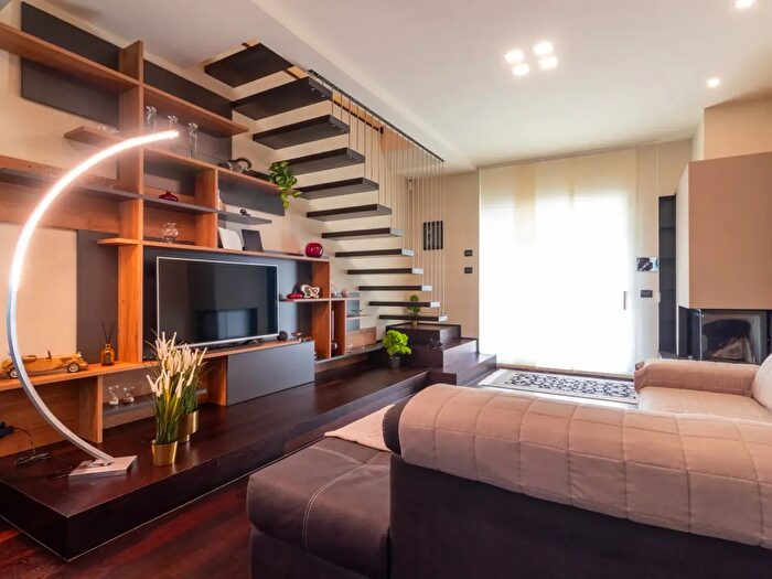 Casa trilocale in vendita in Via del Vivaio, Bologna