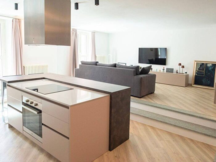 Appartamento trilocale in vendita in Via Giovan Battista Giuliani, Canelli