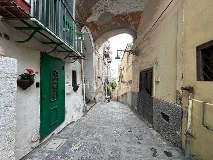 Appartamento bilocale in affitto in Salita del Petraio, Vomero, Napoli