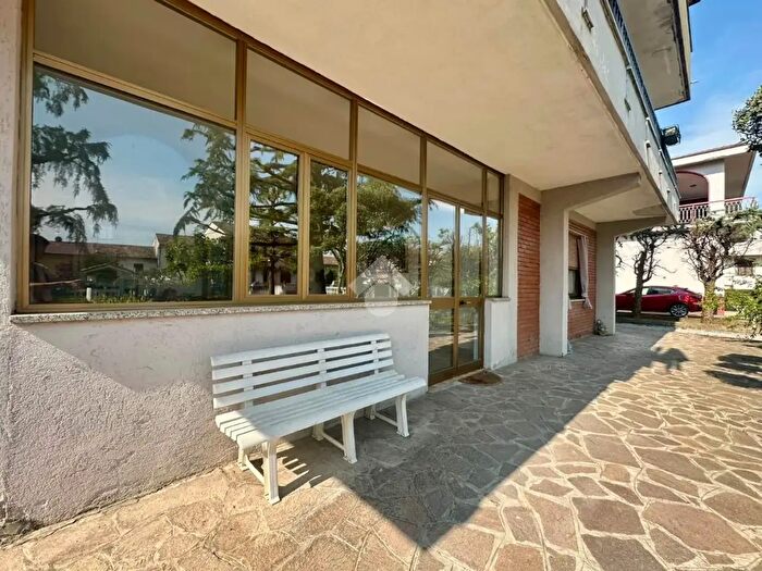 Appartamento trilocale in vendita in Via Roma, Ghisalba