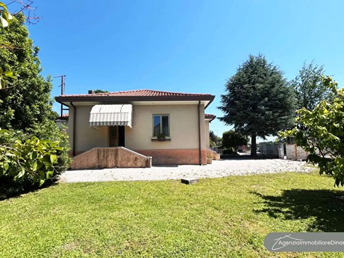 Casa quadrilocale in vendita in Via dei Furlani, Vittorio Veneto
