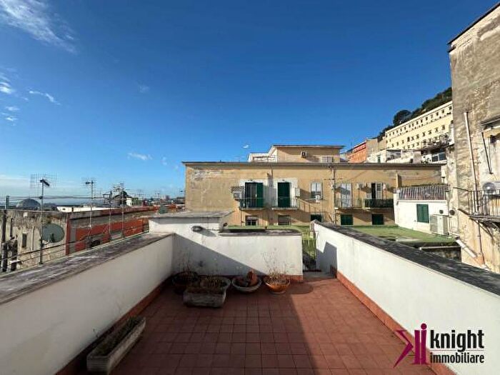Appartamento con 5 locali in vendita in Via Nuova Santa Maria Ognibene, Napoli