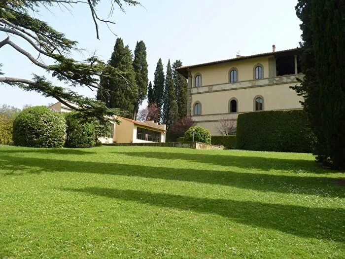 Appartamento con 9 locali in vendita in Fiesole