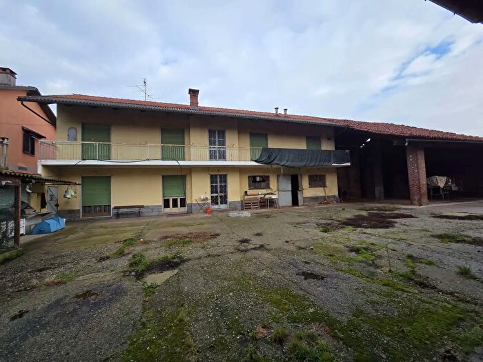 Casa con 6 locali in vendita in Montanaro