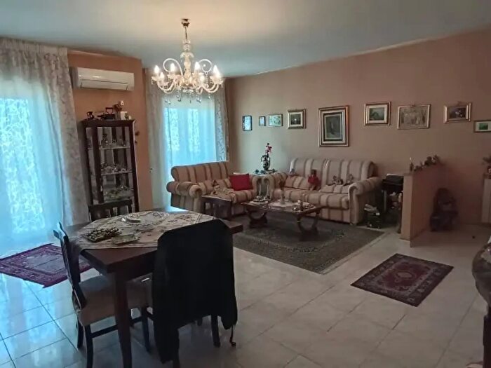 Appartamento quadrilocale in vendita in Via Giovanni Pascoli, Carlentini