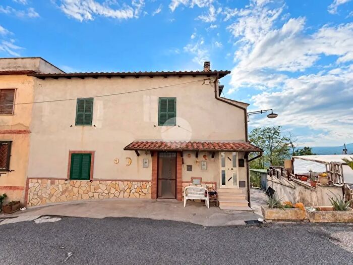 Appartamento trilocale in vendita in Via Fratelli Beguionot, Paliano