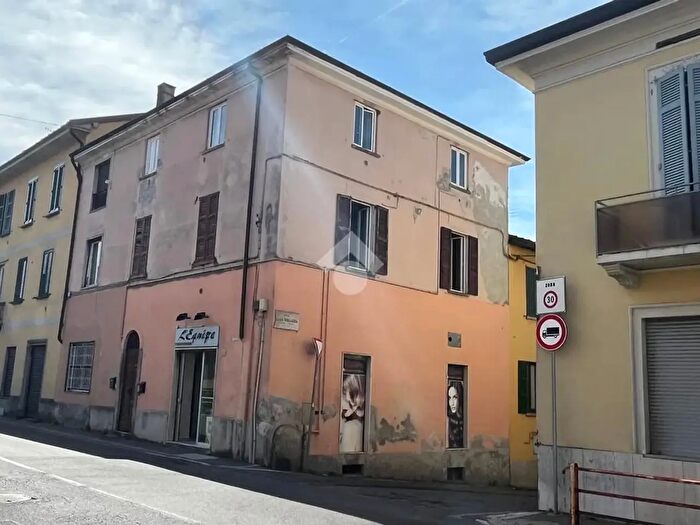 Appartamento bilocale in vendita in Via Canturina, Como