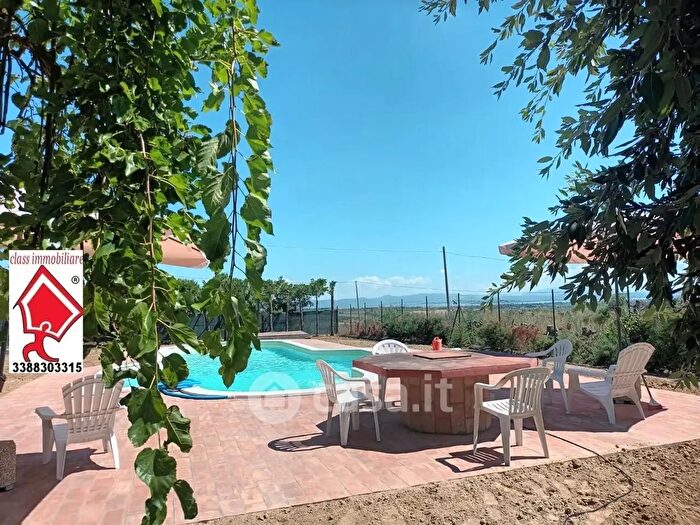 Casa con 12 locali in vendita in Castiglione Del Lago