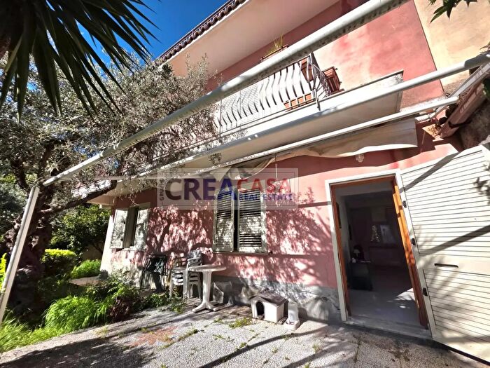 Casa con 13 locali in vendita in Cda Postoleone, Graniti