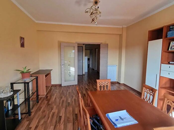 Appartamento trilocale in vendita in Via Isnello, Roma