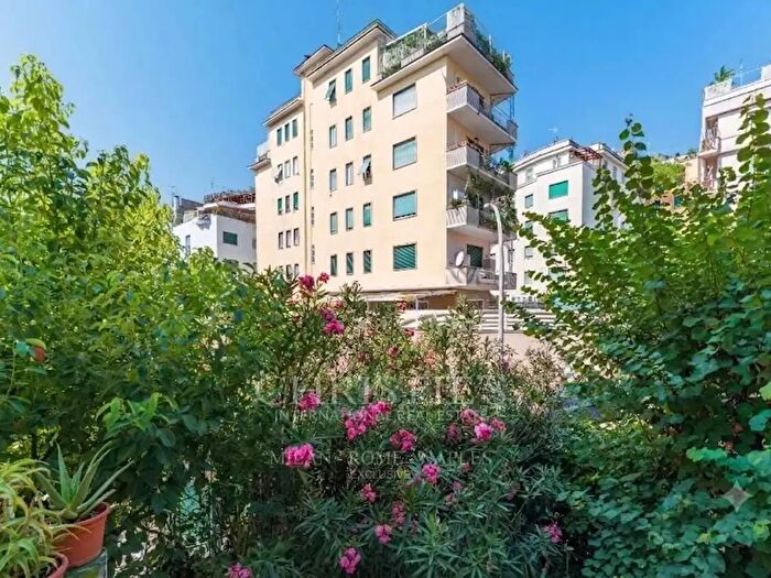 Appartamento con 6 locali in vendita in Via Teodoro Monticelli, Roma