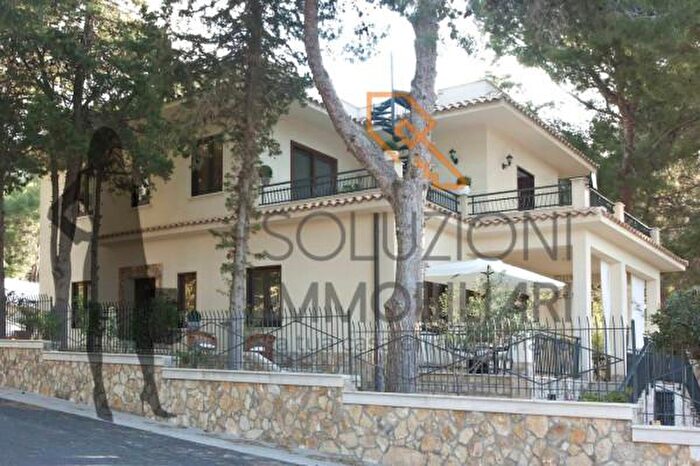 Appartamento con 6 locali in vendita in Via Polifemo, Erice