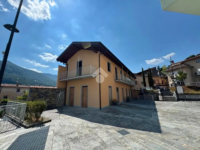 Casa con 5 locali in vendita in Via dei Fantoni, Solto Collina