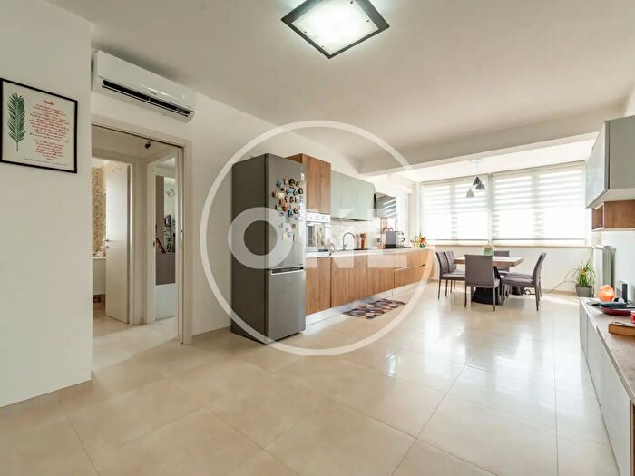 Appartamento trilocale in vendita in Via Roccaspinalveti, Roma
