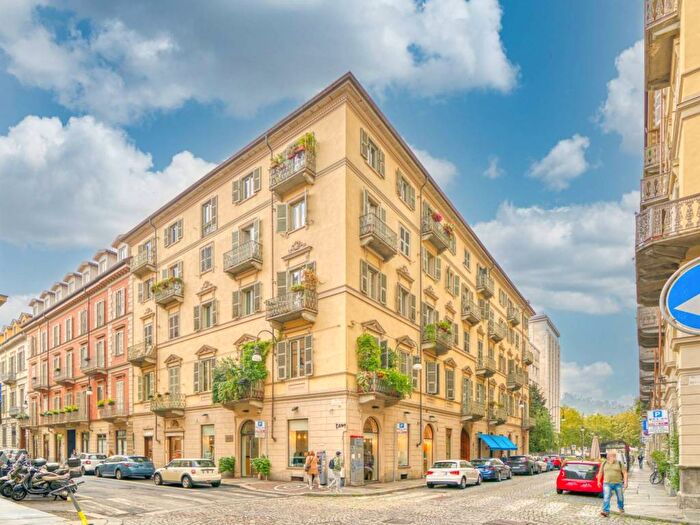 Appartamento trilocale in affitto in Via Giuseppe Mazzini, Via della Rocca, Torino