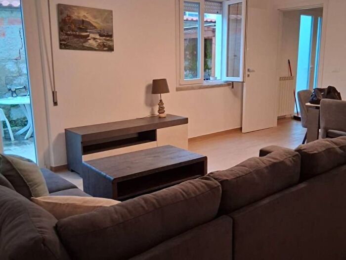 Appartamento trilocale in affitto in Viale Galileo Galilei, Marina di Carrara, Carrara