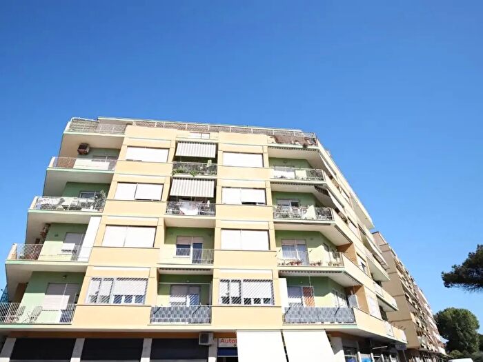 Appartamento trilocale in vendita in Via Alessandro Bertolini, Roma