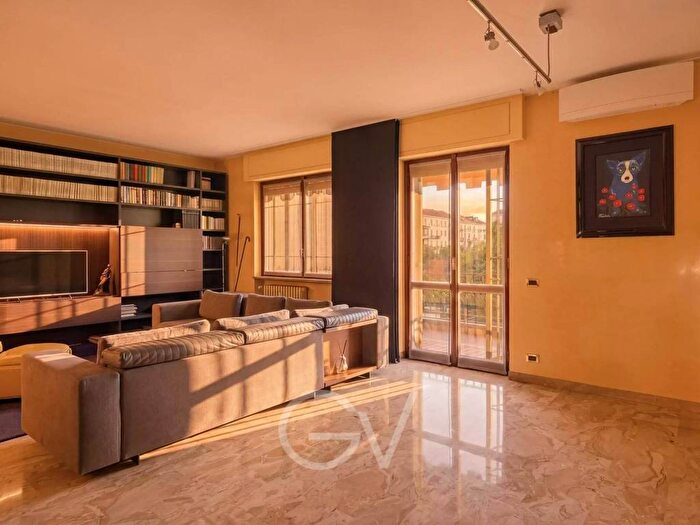 Appartamento con 5 locali in affitto in Via Lario, Zara, Milano