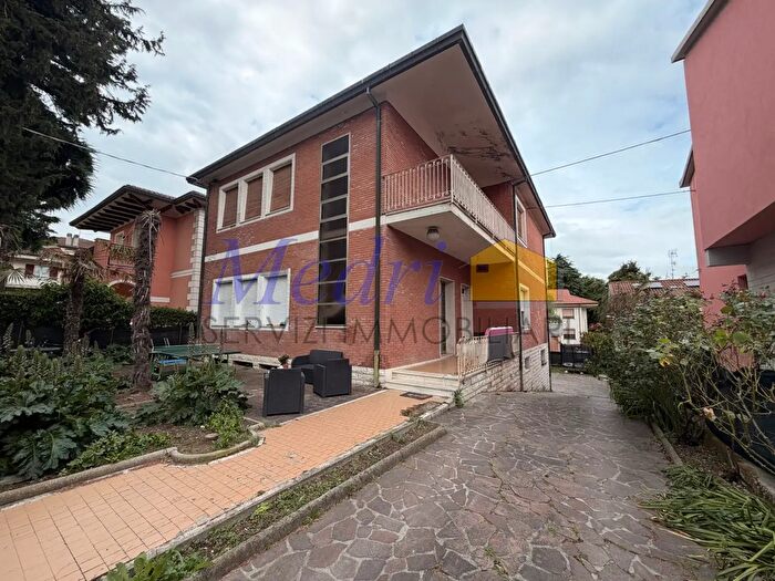 Appartamento con 7 locali in vendita in Via Don Giovanni Minzoni, Cesena