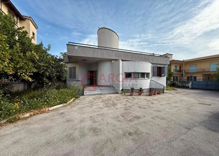 Casa con 5 locali in vendita in Viale San Francesco dAssisi, Giugliano In Campania