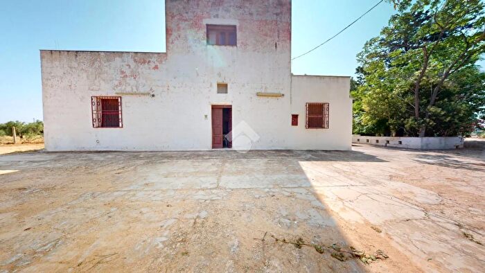 Casa con 7 locali in vendita in Contrada Santa Cecilia, Oria