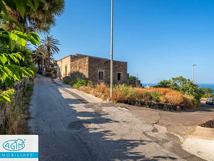 Casa quadrilocale in vendita in Contrada Conitro, Pantelleria