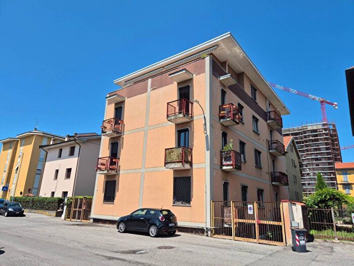 Appartamento bilocale in affitto in Via Domenico Morelli, Cederna, Monza