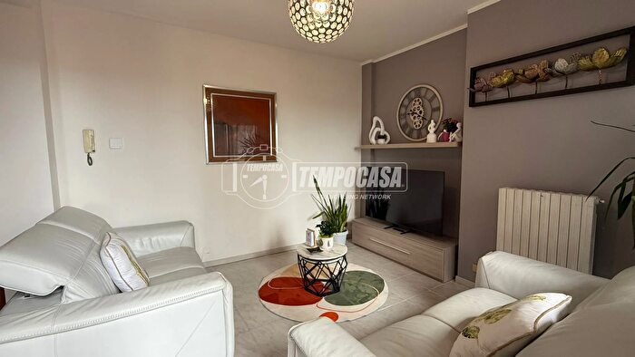 Appartamento quadrilocale in vendita in Via Gioacchino Rossini, Legnano