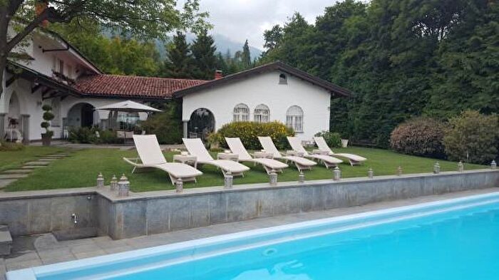 Casa con 6 locali in vendita in Via Benedetto Croce, Pollone