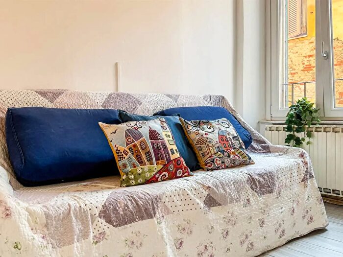 Appartamento trilocale in vendita in Via Vittorio Emanuele, Camaiore