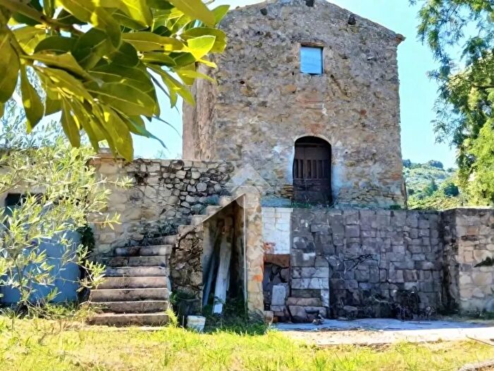 Casa trilocale in vendita in Contrada Fontana del Diavolo, Paliano