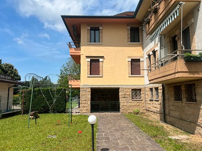 Appartamento trilocale in vendita in Via Provinciale Sud, Fosso