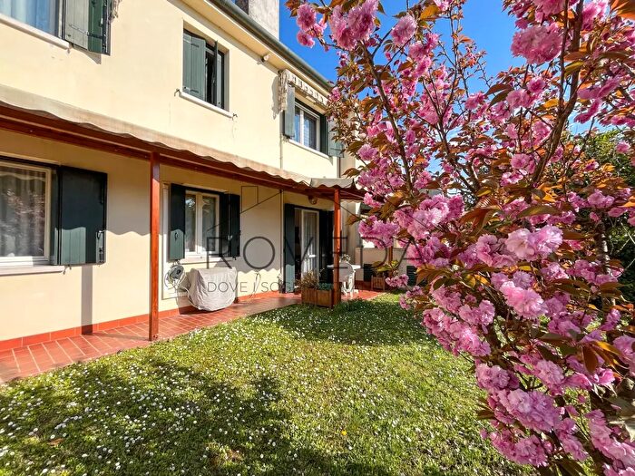 Appartamento trilocale in vendita in Via Guizzetti, Casier