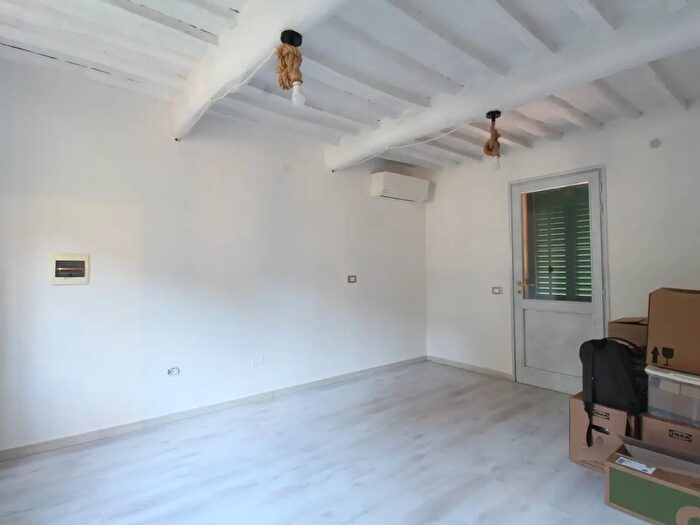 Casa con 6 locali in vendita in Via Martiri del Padule, Lamporecchio