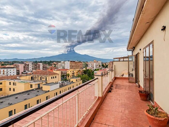 Appartamento con 5 locali in vendita in Via Veneto, Acireale