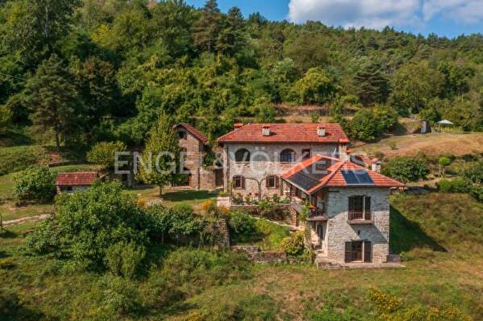 Casa con 6 locali in vendita in Strada Castella, Cortemilia