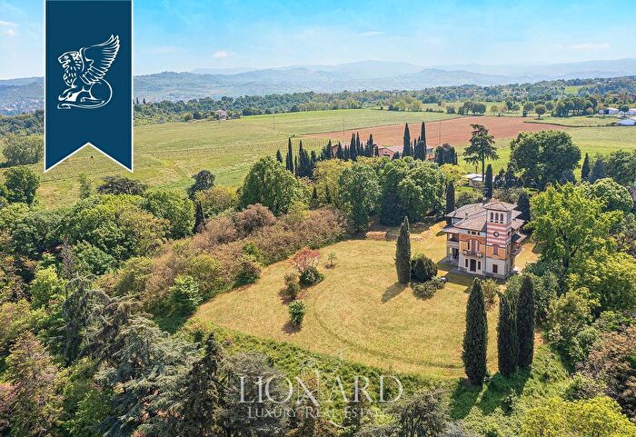 Casa con 9 locali in vendita in Casalgrande