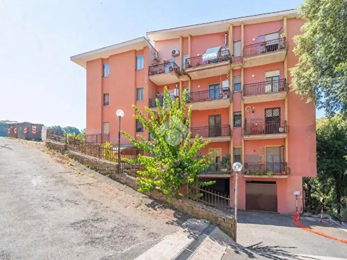 Appartamento trilocale in vendita in Via Focaccia, Ariccia