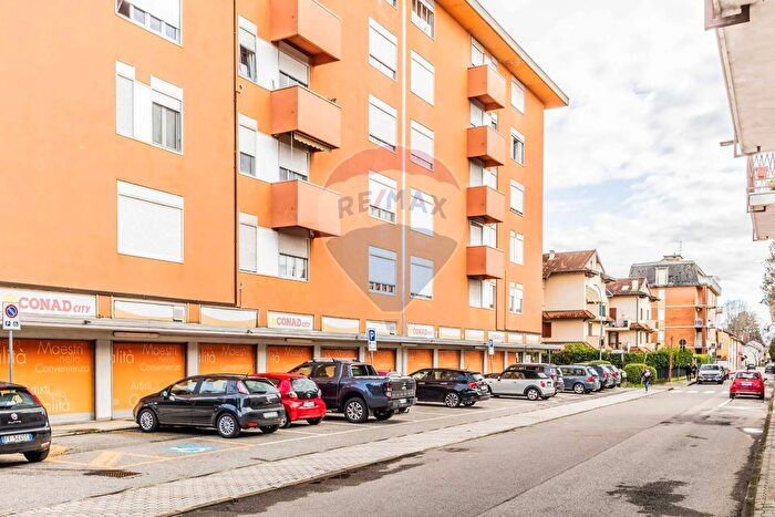 Appartamento trilocale in vendita in Via Lonate, Castano Primo