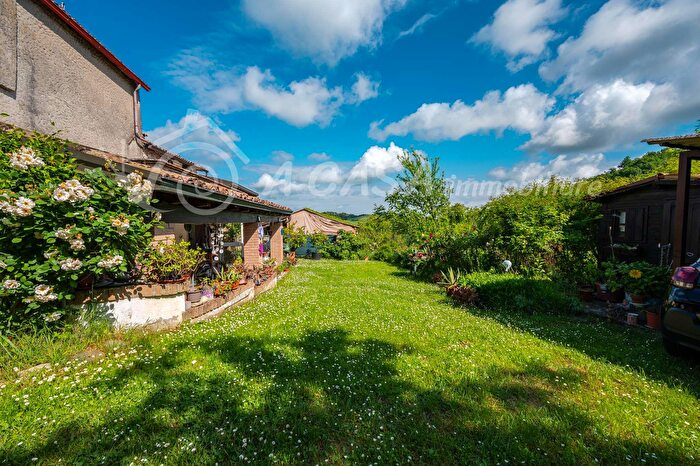 Casa con 10 locali in vendita in Via Varano, Medesano