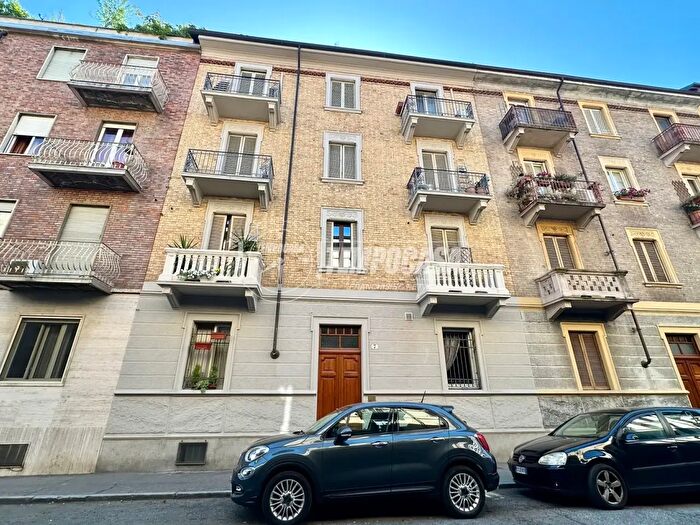 Appartamento trilocale in vendita in Via Bussoleno, Torino